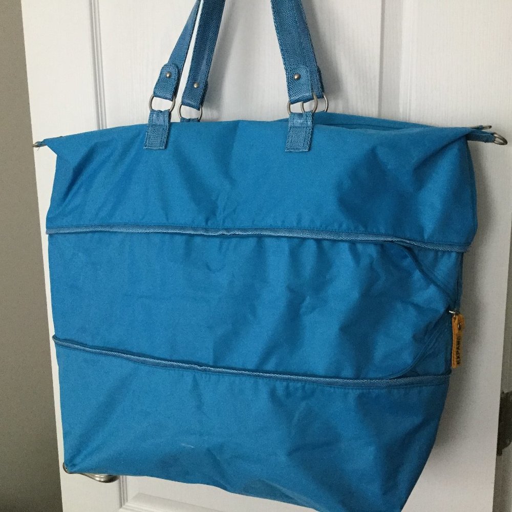 Lucas expandable carryon bag